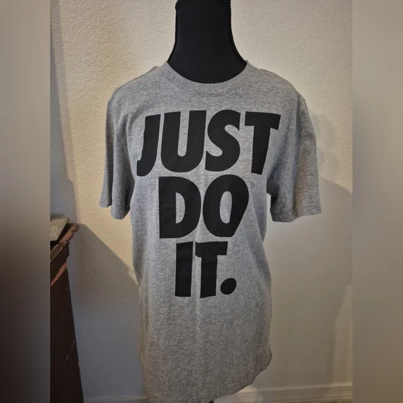 Nike Gray 'Just Do It' Men's Shirt - Picture 1 of 3